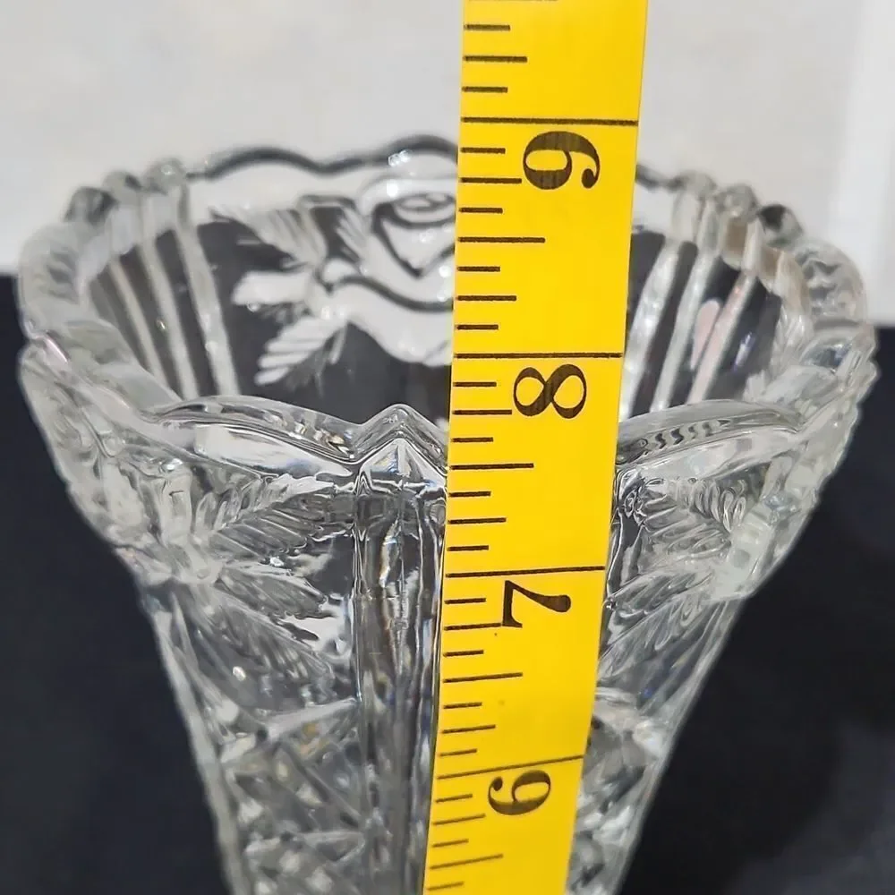 Beautiful Crystal Dorsett Rose Designed Floral Vase